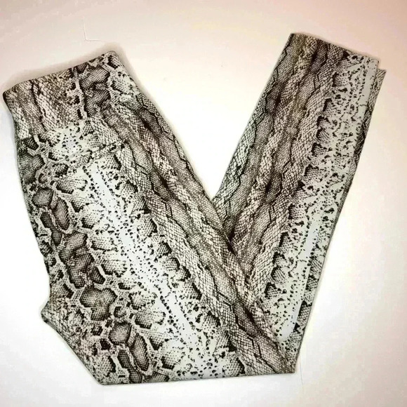 C EST. 1946 Womens Contemporary animal Print Pants Size 6 - Picture 7 of 8